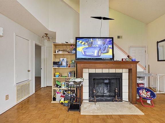 5th image of 6813 Haltom Rd