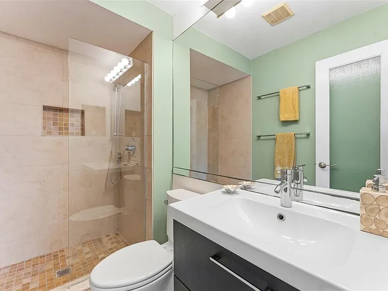 105 E Davis Blvd #B — Photo 33