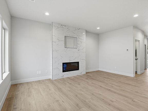 3rd image of 661 N Creative Way