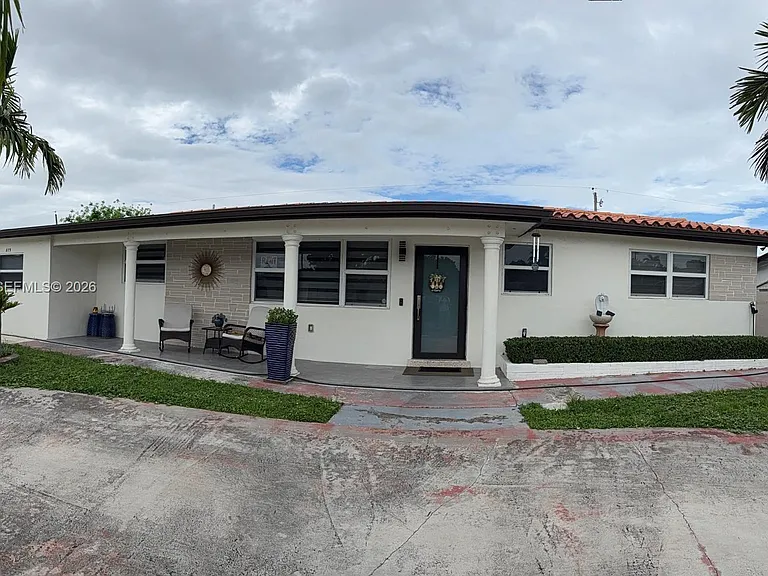 875 W 72nd Pl — Photo 2