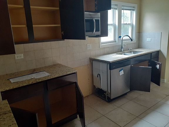 3rd image of 456 Greenbay Ave