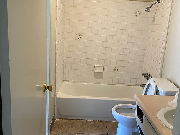 5th image of 723 Wedgewood Ave #B