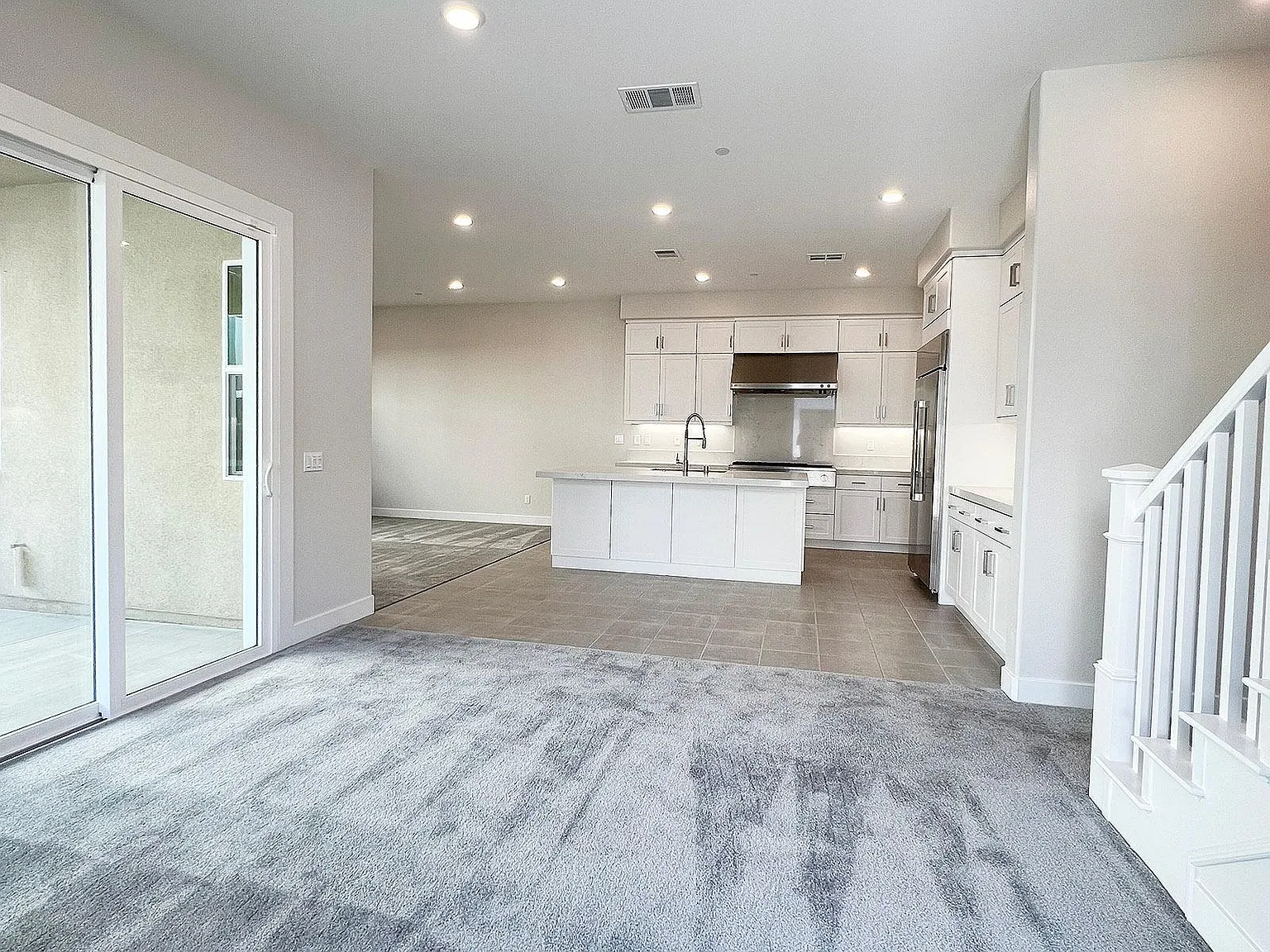 4 bed, 2694 sqft, $6,000 — Photo 4