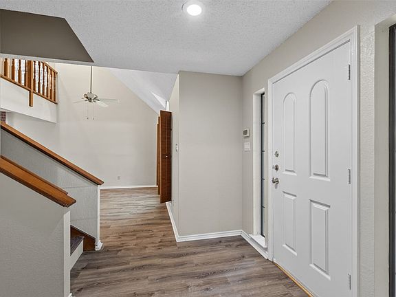 2nd image of 1009 W Winding Creek Dr