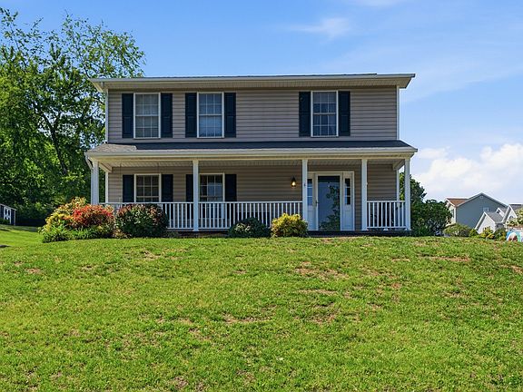 3rd image of 1623 Bush Farm Dr
