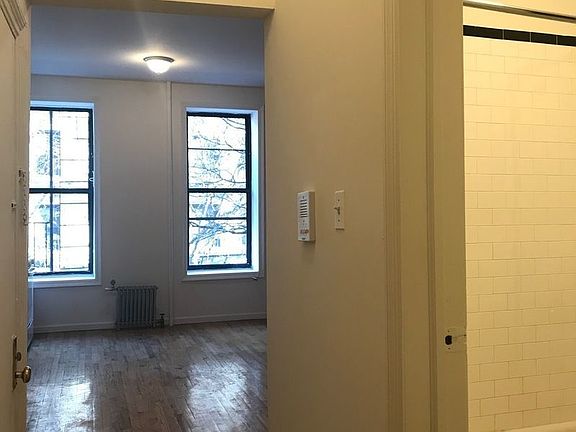 3rd image of 350 Bedford Ave APT 10