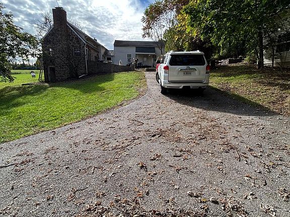 2nd image of 3223 Days Mill Rd