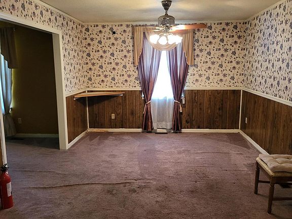 3rd image of 909 Sheridan Ct