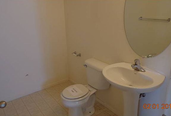 1/2 Bathroom