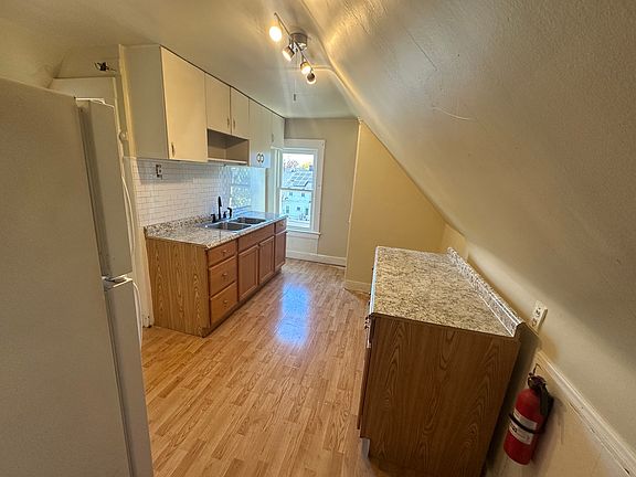 4th image of 1304 W 102nd St Floor 3