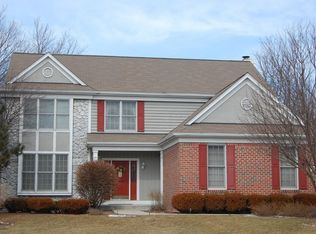 13988 W Linfield Dr, New Berlin, WI 53151