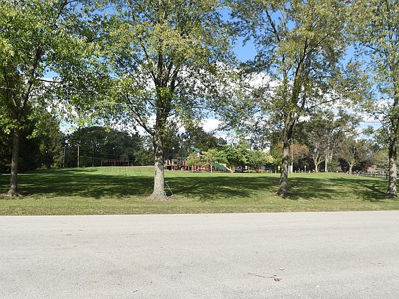 2nd image of 16W575 Red Oak Ave