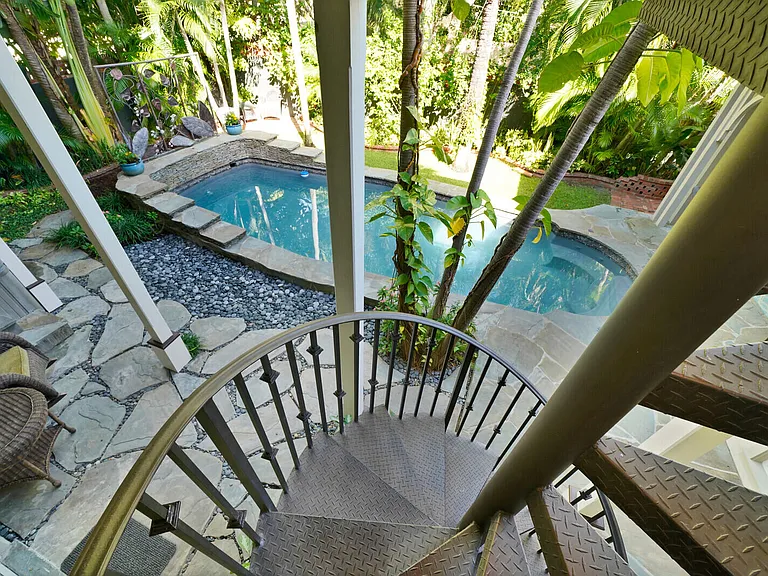 137 S Oak St — Photo 13