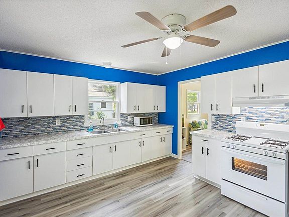 3rd image of 1220 Baldwin St