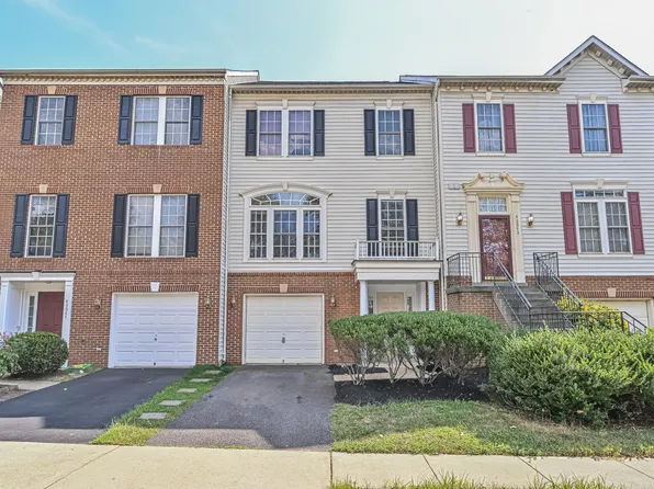 43045 Golf View Dr, Chantilly, VA 20152