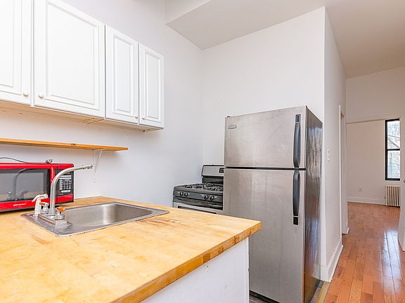 3rd image of 369 Menahan St #3RR