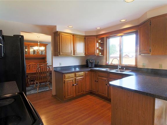 2nd image of 3701 Meadowbrook Dr