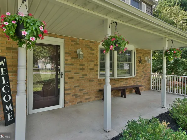 1130 Hunter Hill Dr, Lansdale, PA 19446