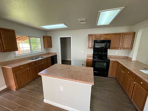 5th image of 14435 Biltmore Gln