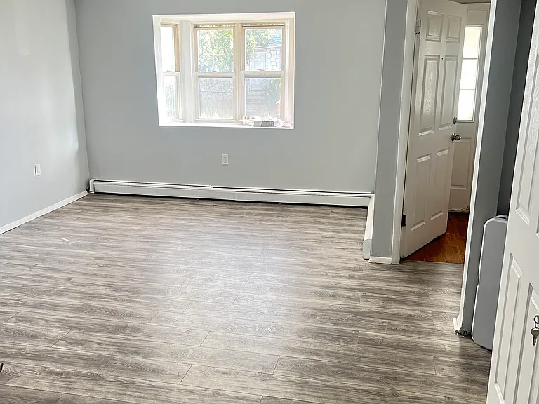 206 Wallace St — Photo 1