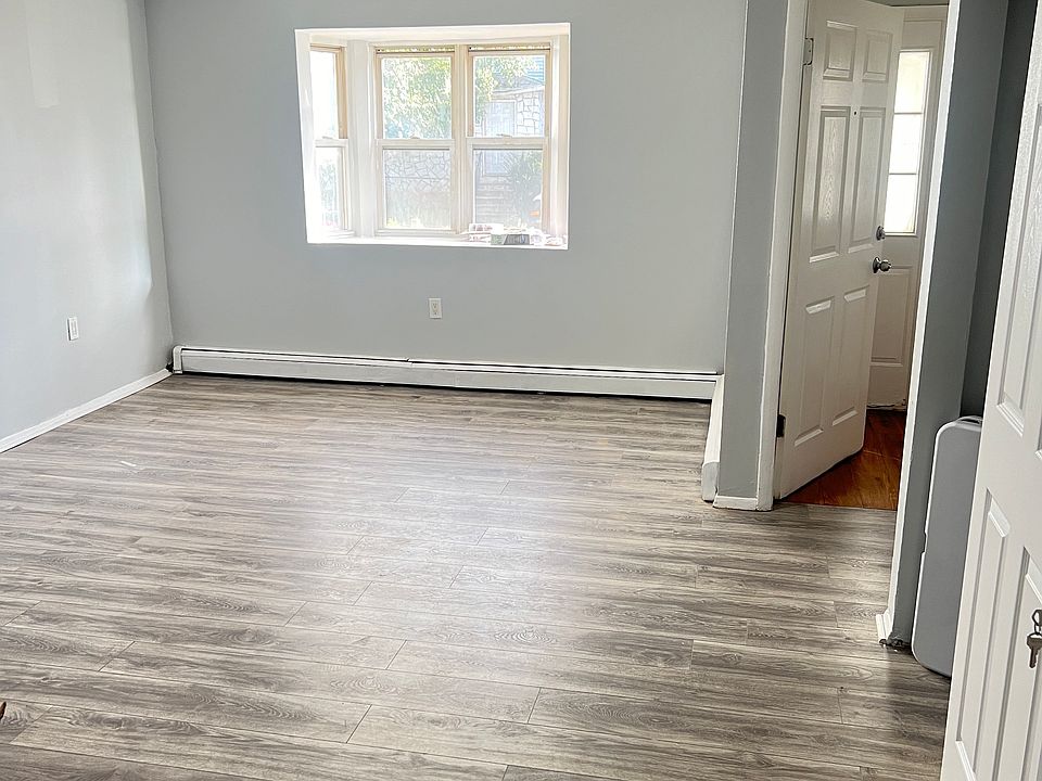 1st image of 206 Wallace St