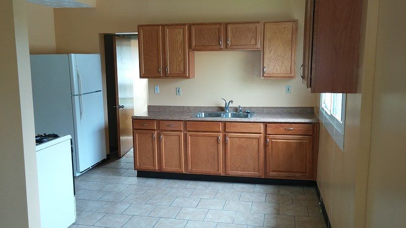 2nd image of 9620 Union Ave