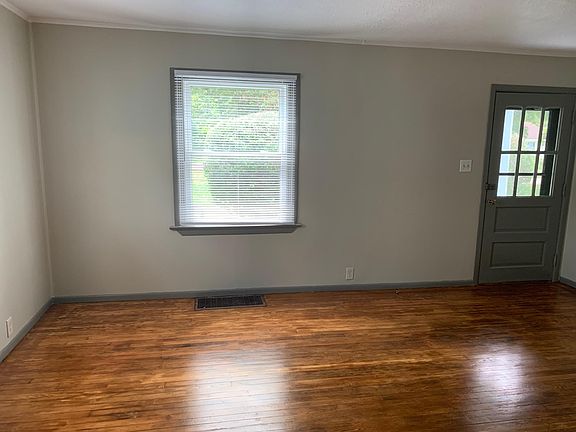 4th image of 233 Greenwood Ave