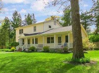 22 Landing Meadow Rd, Smithtown, NY 11787