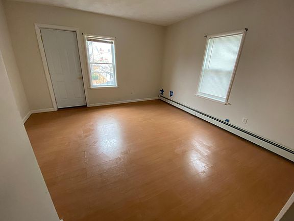 2nd image of 52 Nelson St