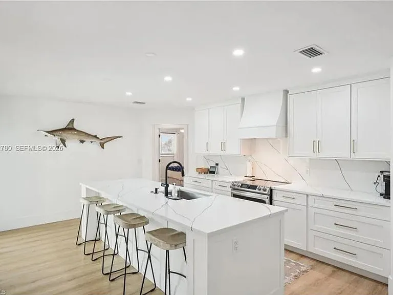 444 N Barfield Dr — Photo 8