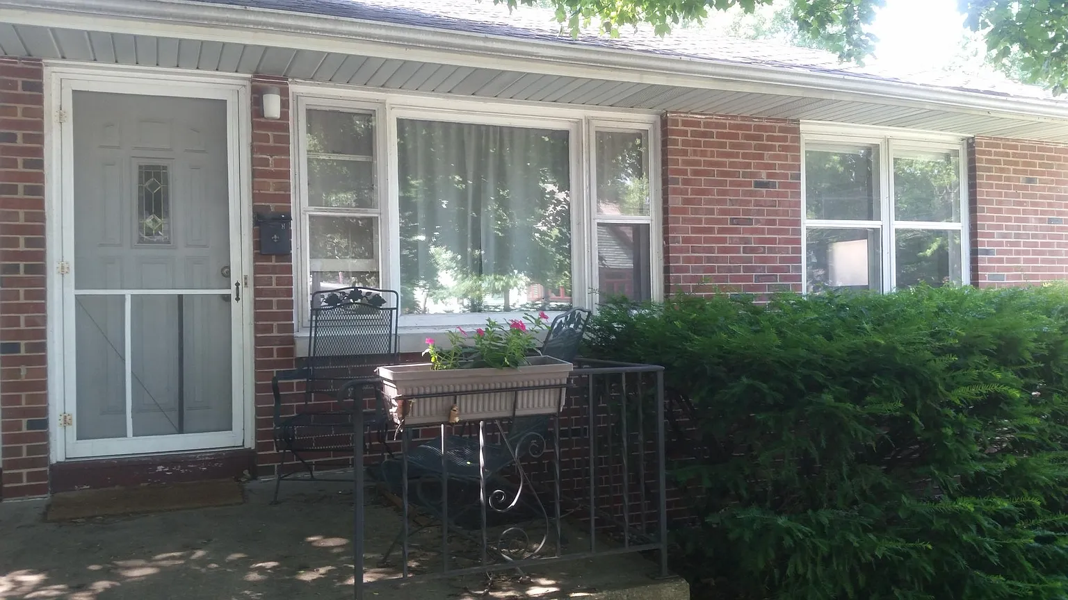 603 E High St photo 1
