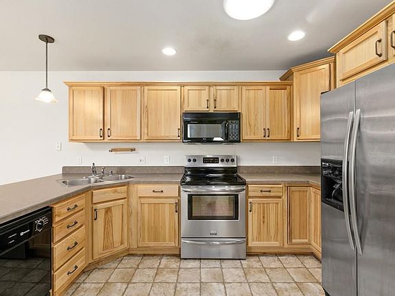 5th image of 387 Stonegate Cir #10