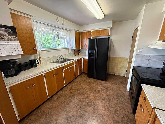 5th image of 107 W Fraser St