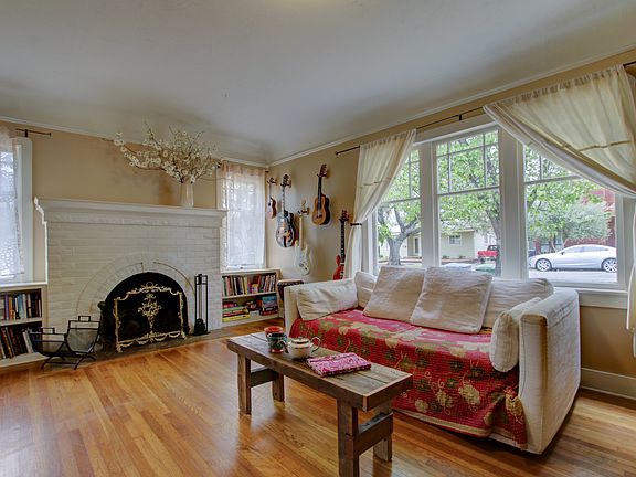 3rd image of 422 I St
