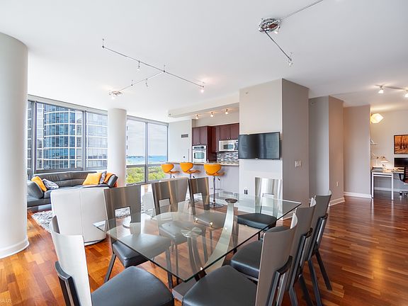 5th image of 1235 S Prairie Ave APT 1309