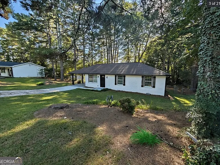 537 Eastside Dr — Photo 3