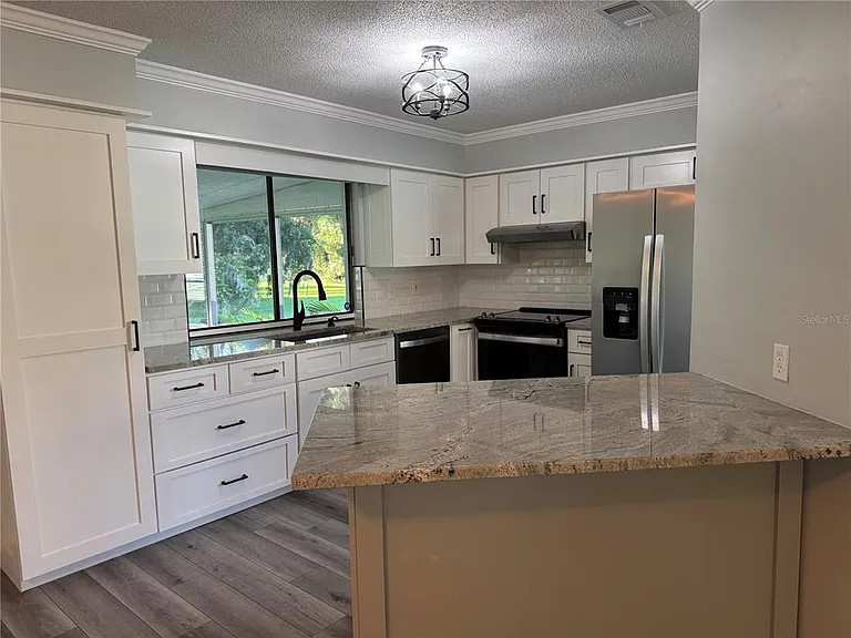 16 Courtney Pl — Photo 24