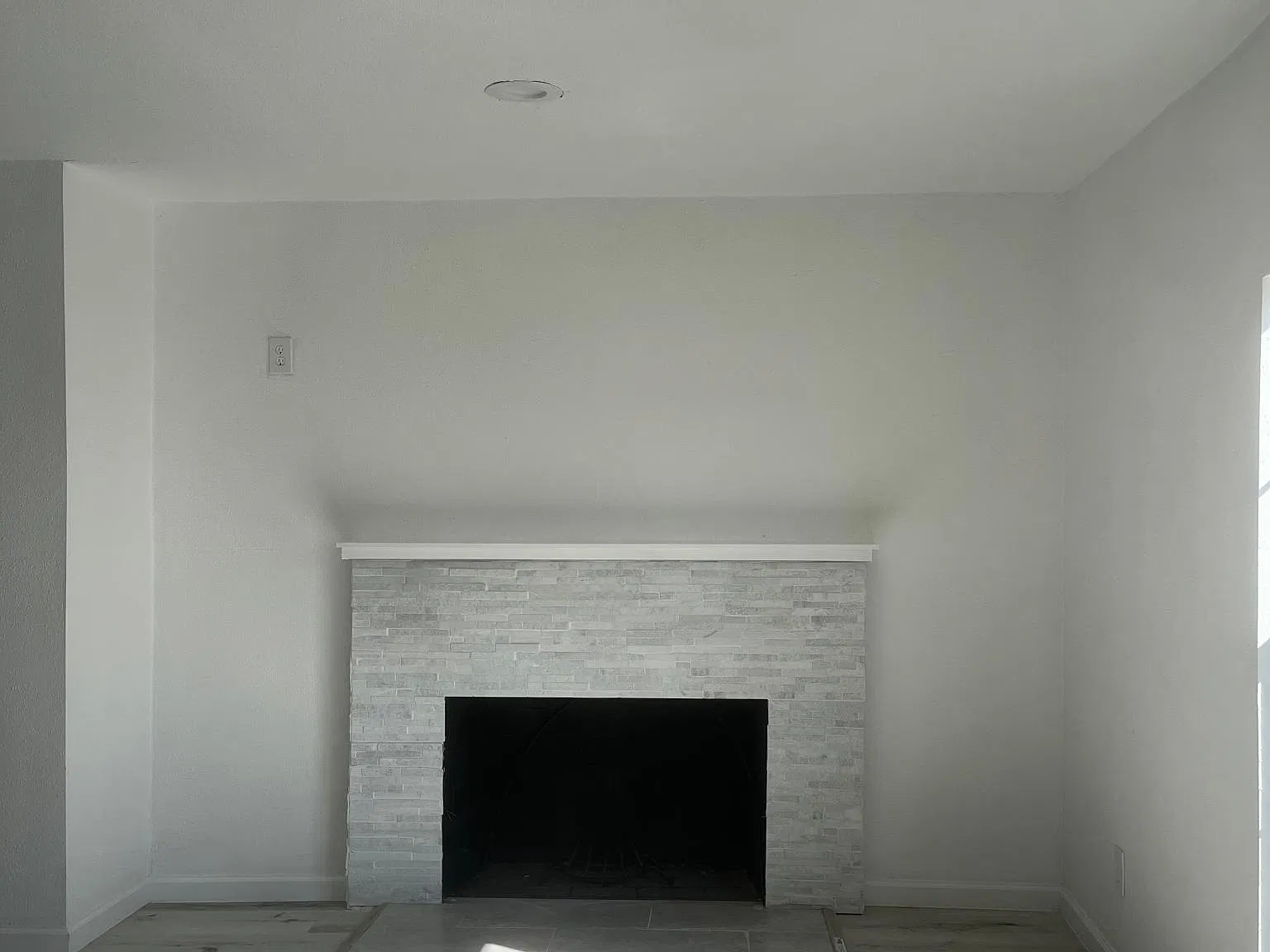 4011 Carpenter Ave — Photo 2