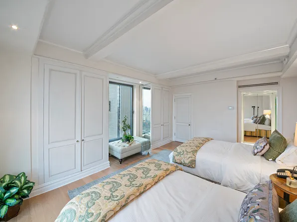 160 Central Park South image 12 of 20