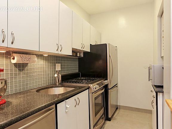 4th image of 916 Union St APT 5C