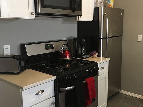 5th image of 2-6 Lyon St #43