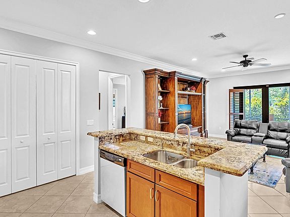 3rd image of 7524 NW 113th Avenue