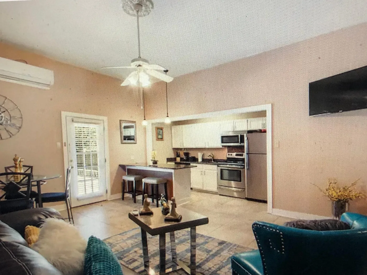 1 bed, 1.5 bath, 1036 sqft, $1,600 — Photo 4