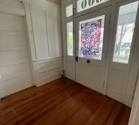 2nd image of 600 Radford Pl #2