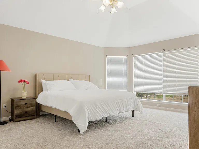 118 W Greenbriar Ln — Photo 20