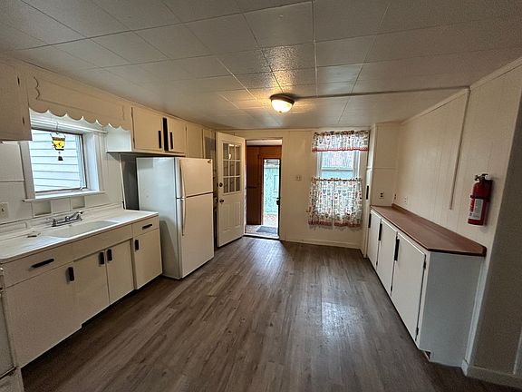 5th image of 248 W 18th St #4