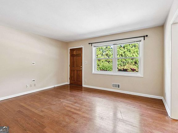 5th image of 2617 Cove Cir NE