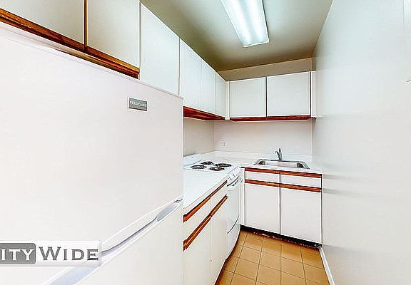 3rd image of 207 E 30th St APT 8E