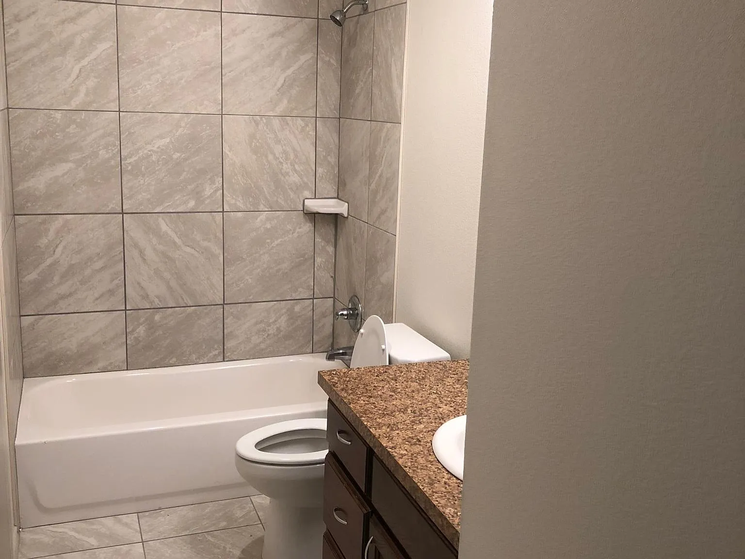 3 bed, 1100 sqft, $1,800 — Photo 3