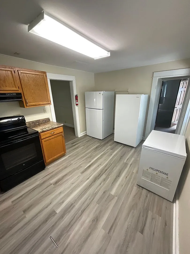 *Available August 2028* 8 Bedroom Great Location — Photo 4